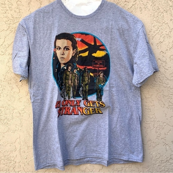 2018 STRANGER THINGS It Only Gets Stranger "Welcome to Hawkins" XXL T-shirt NWT - Picture 1 of 4